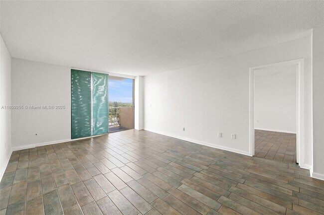 Building Photo - 2350 NE 135th St