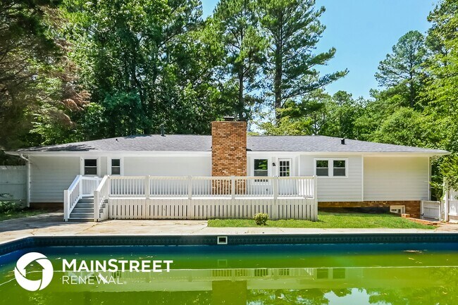 Building Photo - 2448 Kingsley Dr NE