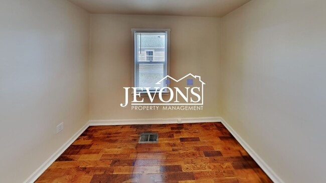 Building Photo - Step into your new residence, a charming s...