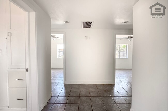 Building Photo - 2Bed/1Bath House at McDowell/32nd St! Move-In Ready on 10/08/2026! – NO HOA!