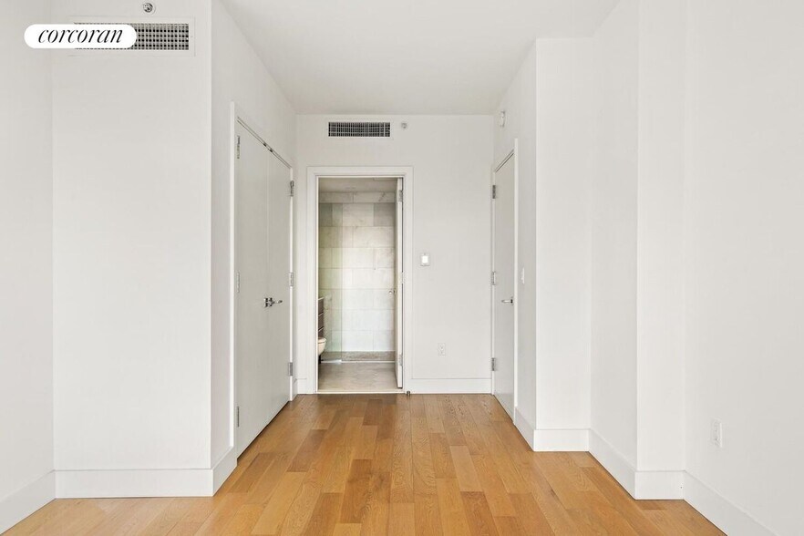 Building Photo - 264 Webster Ave