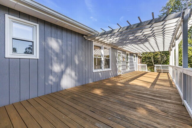Building Photo - 1105 Chelsey Ct