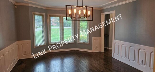 Building Photo - Exceptional 5-Bedroom Home with Luxury Out...