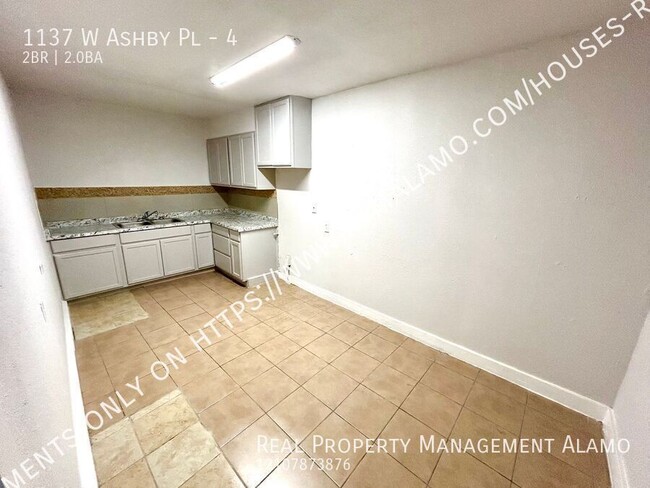 Building Photo - AVAILABLE NOW! 2 Bedroom /2 Bath Unit Avai...