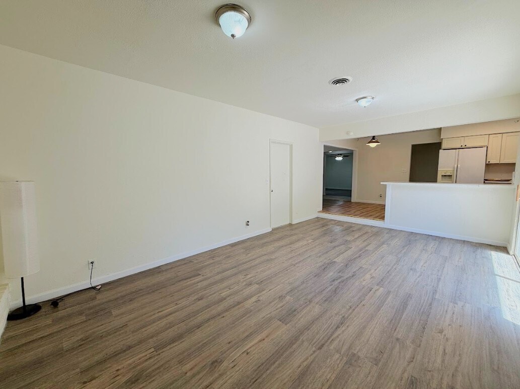 Building Photo - 2972 Bedford Dr