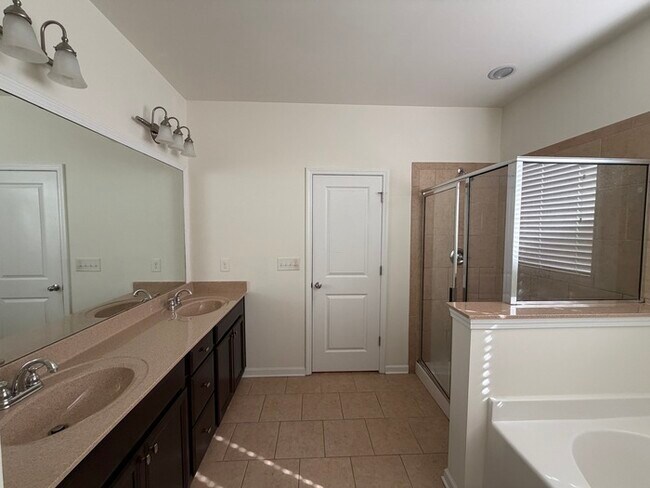 Building Photo - 308 Privet Cir