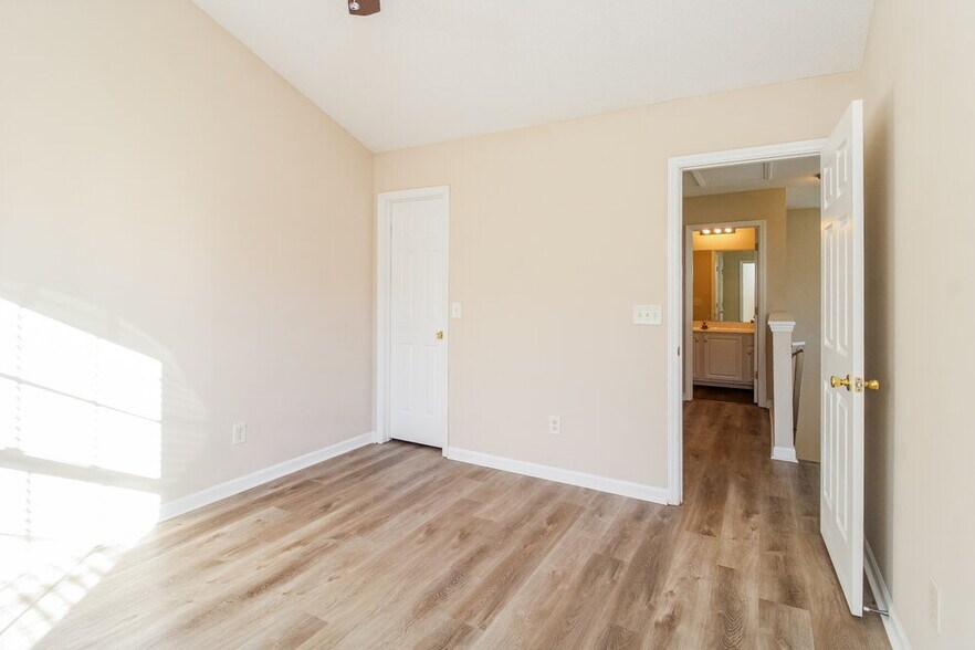 Building Photo - 640 Piermont Ct