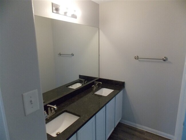 Building Photo - 13323 Ambrosa Dr