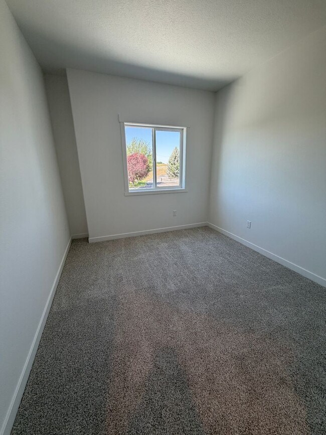 Building Photo - 6398 Melby Way NE