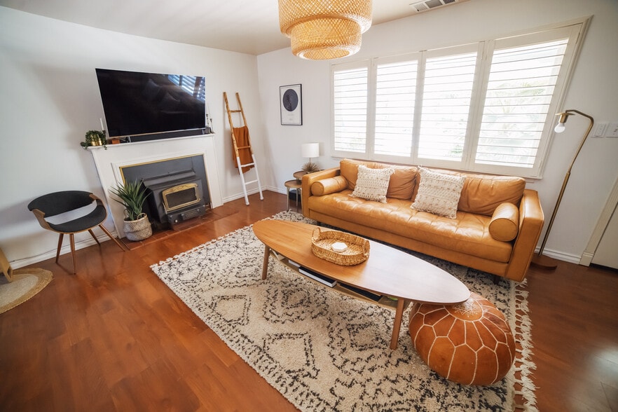 Living room - 60 Vivian Dr