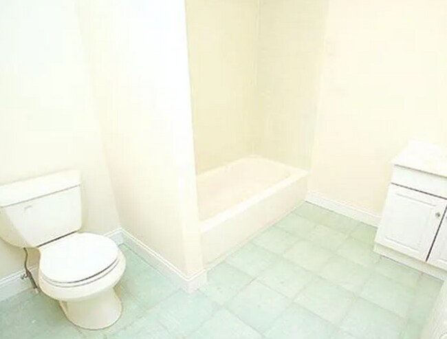 Building Photo - Newly Renovated Apartment in Brewerytown