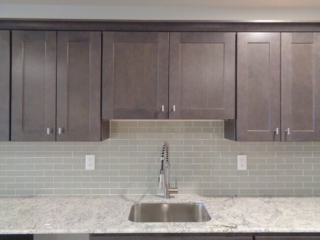 Building Photo - 949 State Rd