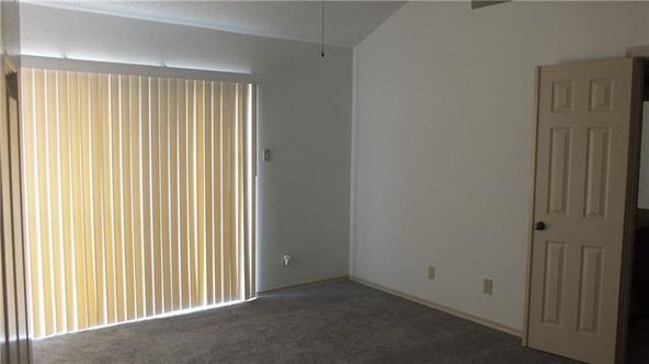 Building Photo - 2401 Brooke Ct
