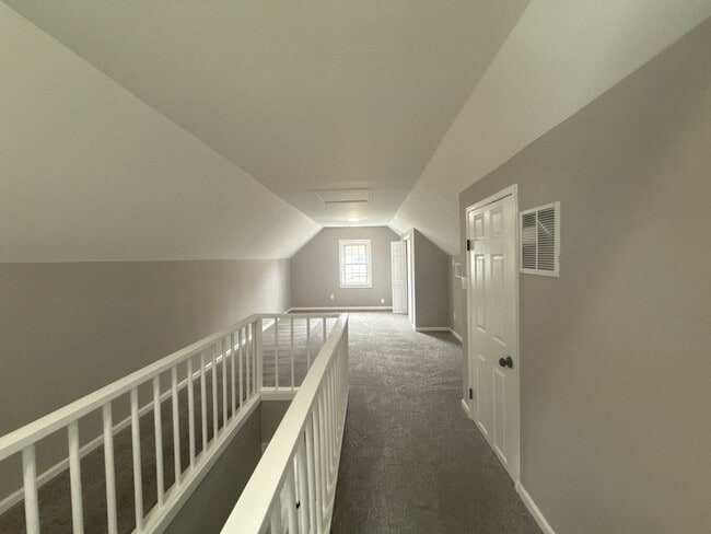 Building Photo - Five-Bedroom Home in Nottingham