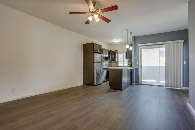 Interior Photo - Central Inglewood Life – Gated Living Near...