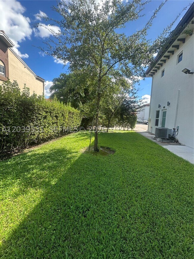 Building Photo - 6410 SW 139th Ave