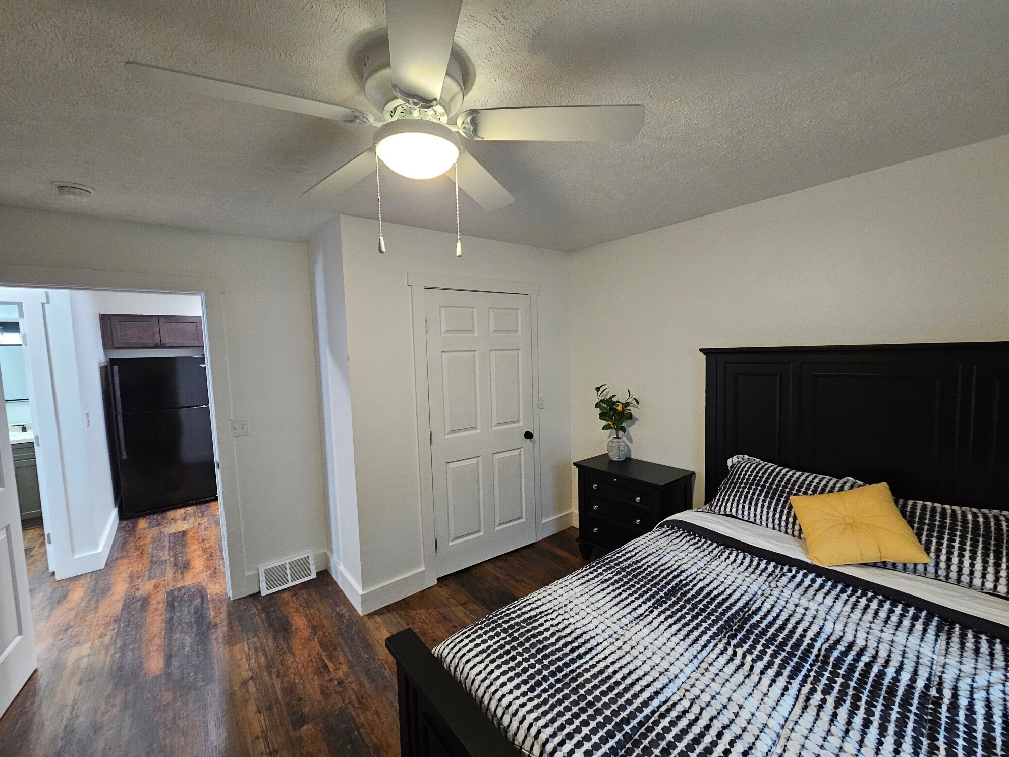 Building Photo - 231 Walnut St