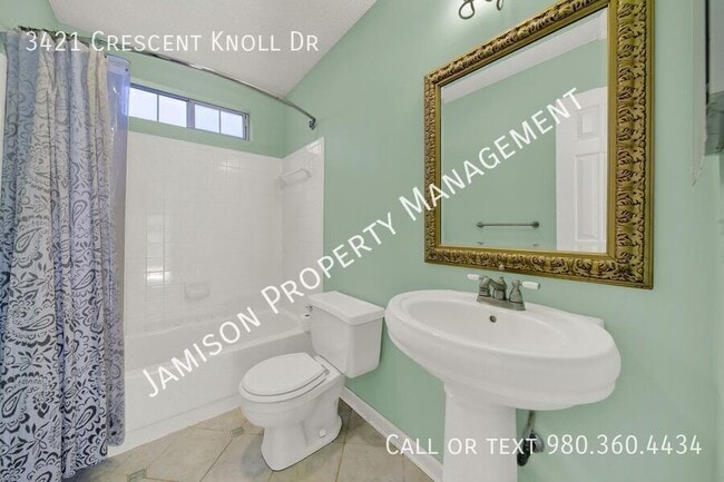 Building Photo - 3421 Crescent Knoll Dr