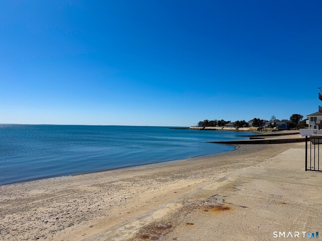 Building Photo - 18 Field Ct