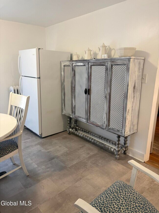 Building Photo - 20 Elm St