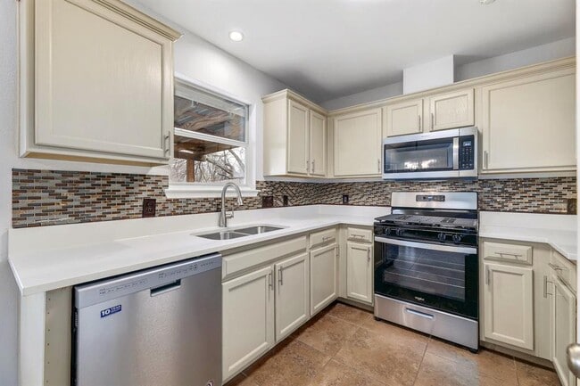 Building Photo - 214 Crystal Knoll Blvd