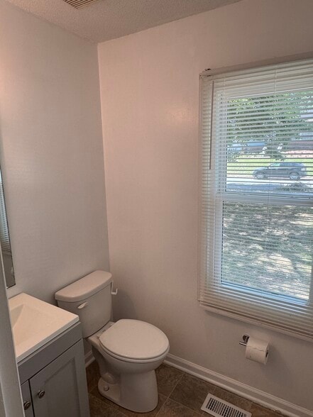 Downstairs Bathroom - 632 Penncross Dr