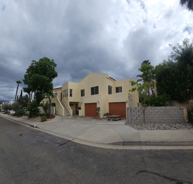 Building Photo - Contemporary Beautiful Spacious 4 bed 3 bath home