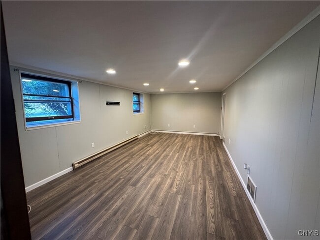 Building Photo - 7870 Oneida Trail