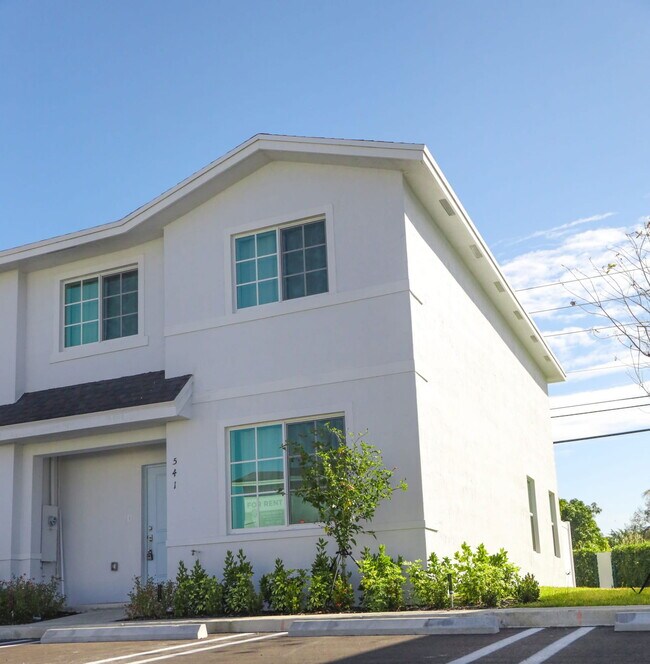 Building Photo - Northwest 10th Court, Florida City, FL 33034 - 3 BR 2.5 BA townhouse