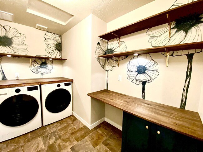 Building Photo - Beautiful 4 Bedroom, 4 Car Garage With Small Trailer Parking in Star - Available NOW