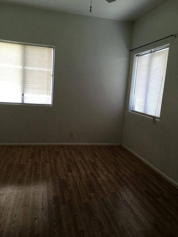 Building Photo - FOR RENT
