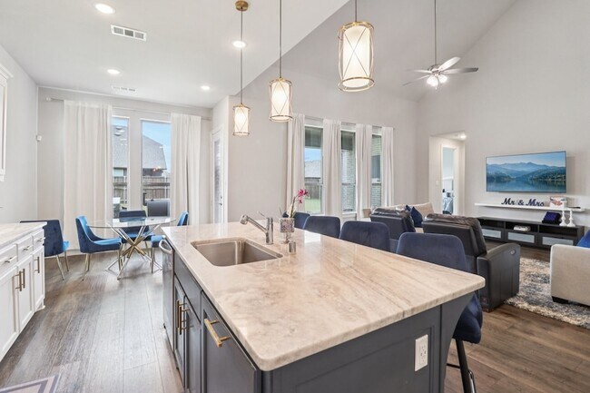Building Photo - 1329 Stoneleigh Pl