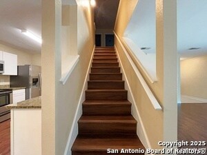 Building Photo - 6734 Honeyridge Ln