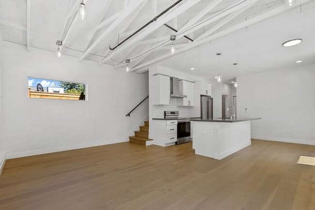 Building Photo - Fresh AIR CONDITIONED Arbor Lane Beauty!