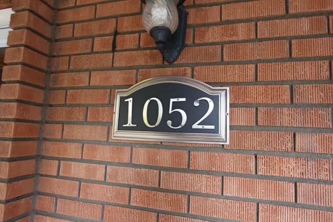 Building Photo - Single-Level Home with Mt. Elden Views & Trail Access