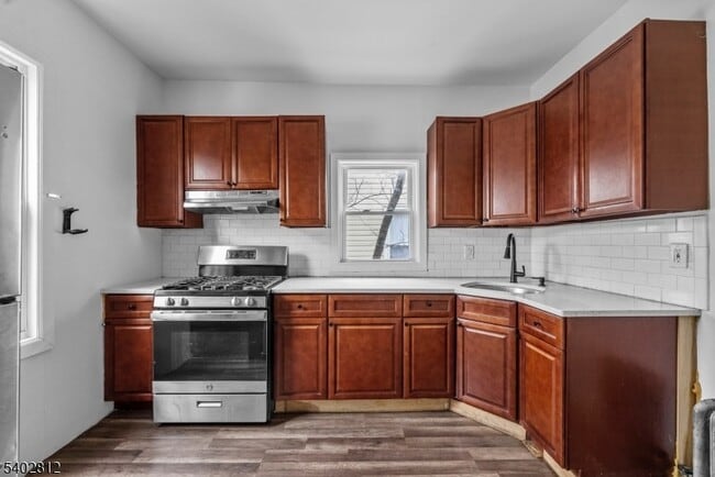 Building Photo - 268 Leslie St