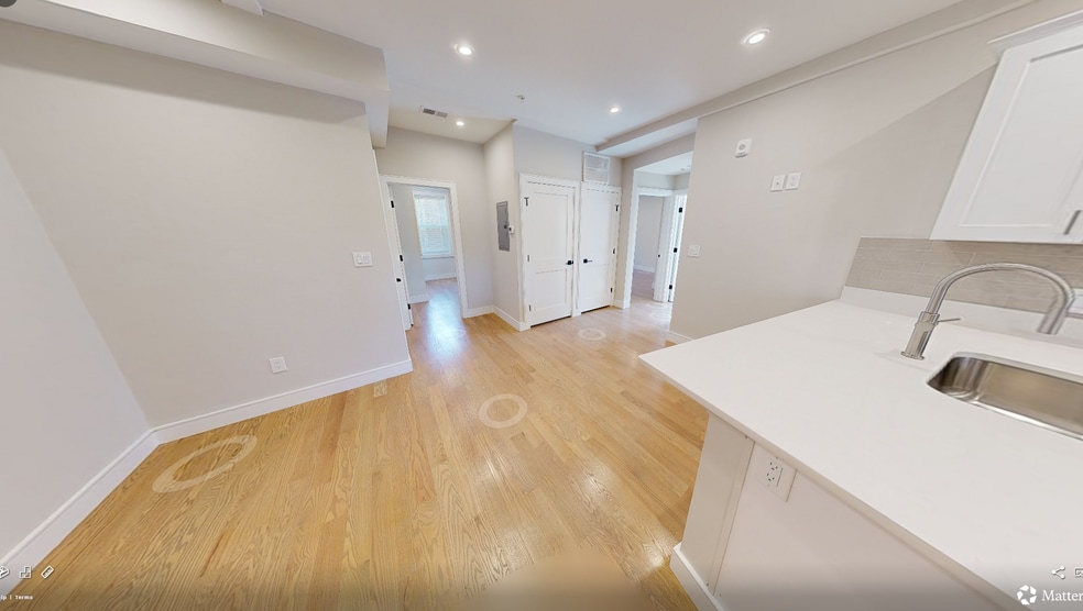 Building Photo - 158 Kelton St