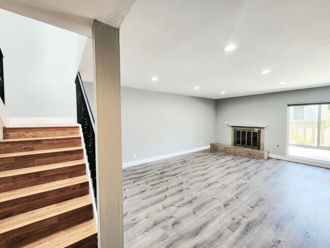 Building Photo - Spacious 4 bedroom in Foster City
