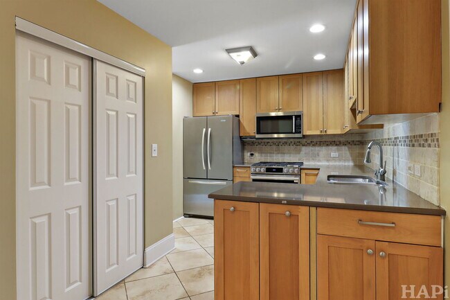 Building Photo - 128 Pembroke Cir