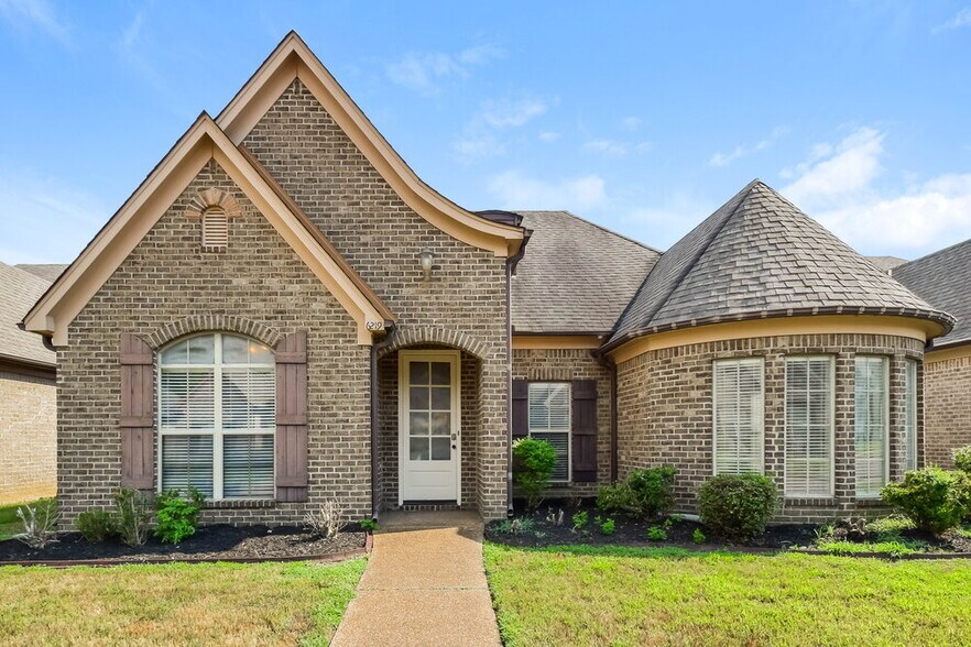 Primary Photo - 6219 Arlington Ln