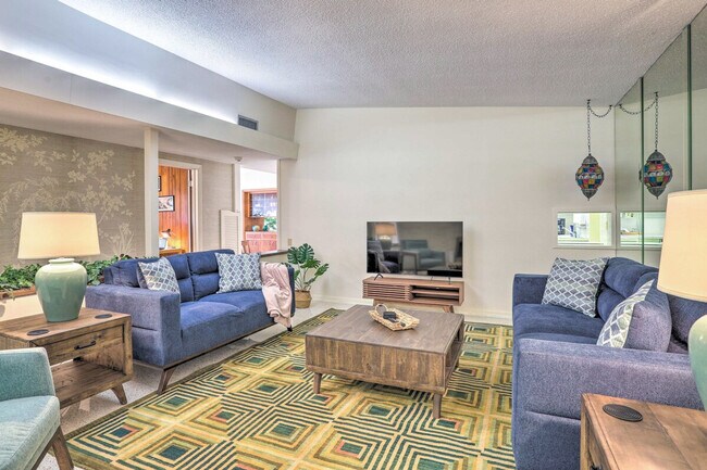 Building Photo - 1412 Country Club Rd N