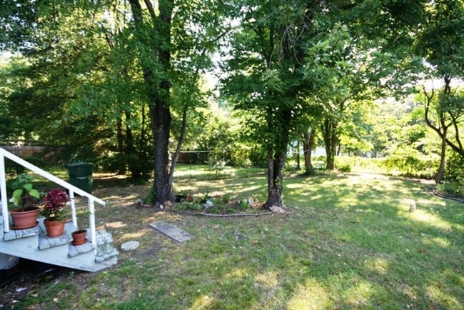Building Photo - Adorable 1 Bedroom Duplex Near Duke - W&D / Fenced Yd