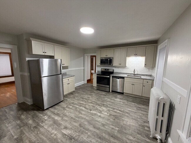 Building Photo - 2 Bedroom West Hartford