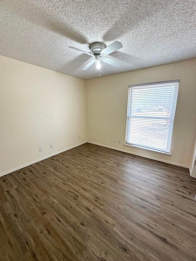 Building Photo - 3 Bedroom 2 Bathroom For Rent