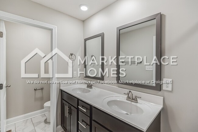 Building Photo - 534 Somerset Ln