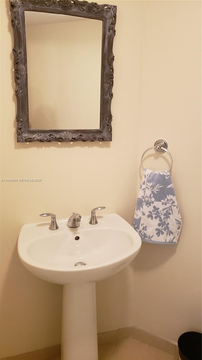 Building Photo - 16699 Collins Ave