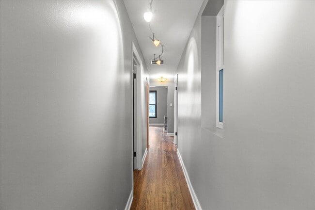 Building Photo - 1278 W Victoria St