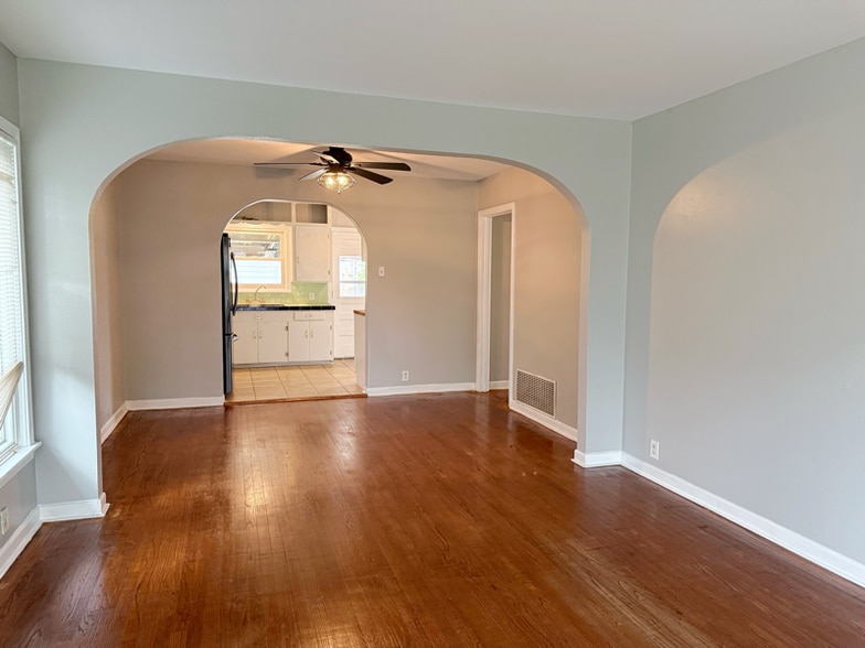 Building Photo - 419 Westhill Pl