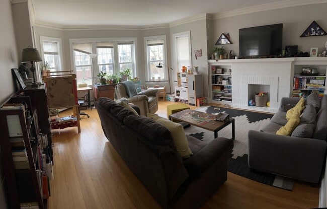 Building Photo - 1408 W Warner Ave