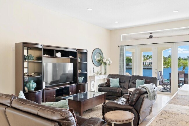 Building Photo - 3219 Karen Dr